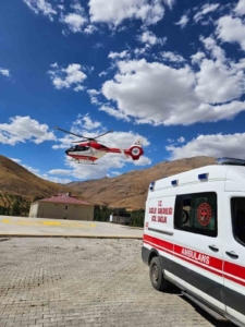 60-yasindaki-kalp-hastasi-helikopter-ambulansla-vana-sevk-edildi-ckj5zjMd.jpg