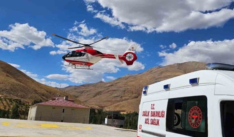 60-yasindaki-kalp-hastasi-helikopter-ambulansla-vana-sevk-edildi-ckj5zjMd.jpg
