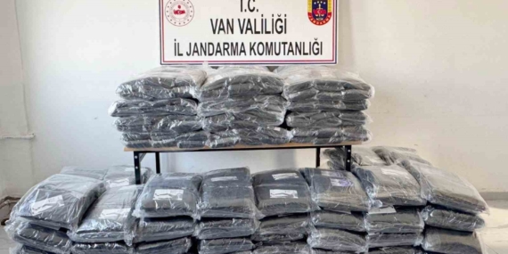 Başkale’de gümrük kaçağı malzemeler ele geçirildi