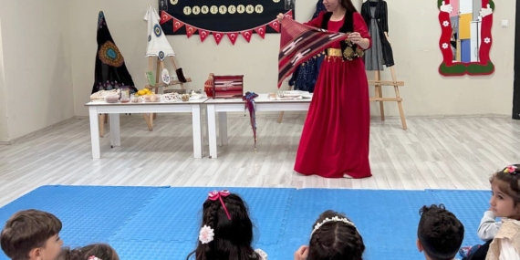 Çatak’ta miniklerden kültürel renklerle Cumhuriyet kutlaması