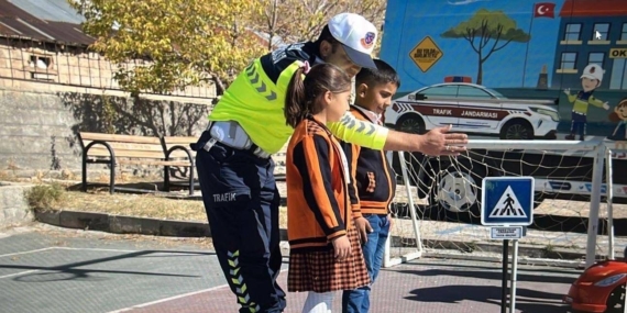 Muradiye’de öğrencilere trafik güvenliği eğitimi