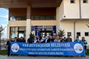 van-buyuksehir-belediyesi-dunya-yaslilar-gununu-unutmadi-FZeRQldx.jpg