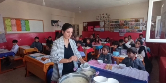 Van’da “Çorba Günü” etkinliği: Veliler pişiriyor, öğrenciler tadıyor