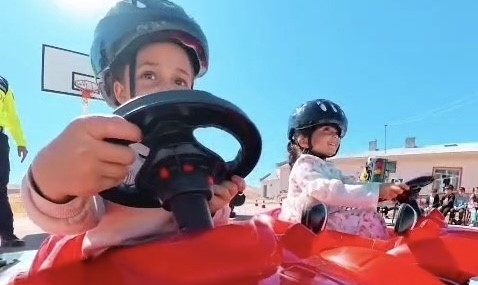 Van’da jandarma ekiplerinden öğrencilere uygulamalı trafik eğitimi