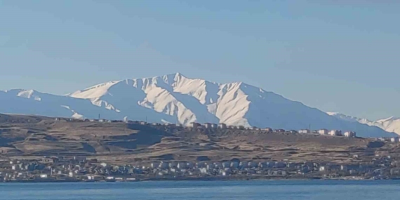 Artos Dağı beyaz gelinliğini giydi