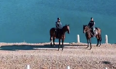 Atlı jandarma timleri Zernek Barajı’nda devriyede