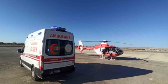 Bahçesaray’da kalp krizi geçiren hasta, helikopter ambulansla Van’a sevk edildi