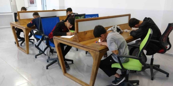 Van’da öğrenciler ara tatilde hem öğrendi hem yarıştı