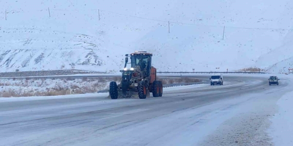 Van-Bahçesaray yolu ulaşıma kapatıldı