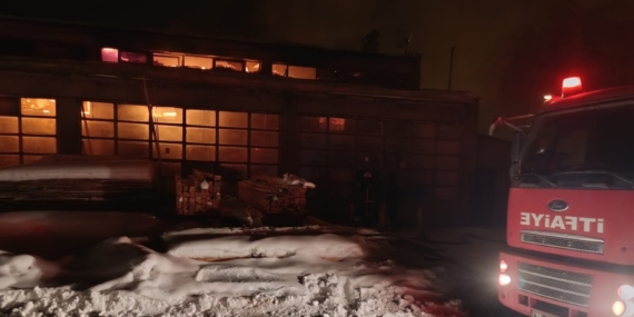 Erciş’te iş yeri yangını