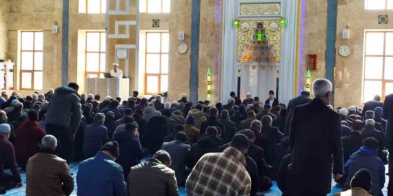 Çaldıran’da deprem şehitleri dualarla anıldı