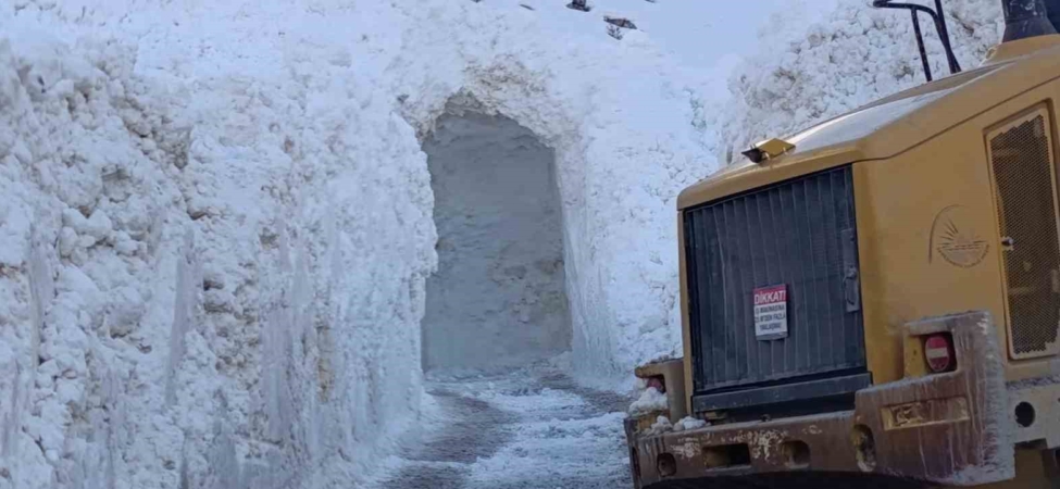 kar-esareti-tunelle-asiliyor-dikmetas-mezrasinda-yasam-koridoru-Egc4M7Z4.jpg
