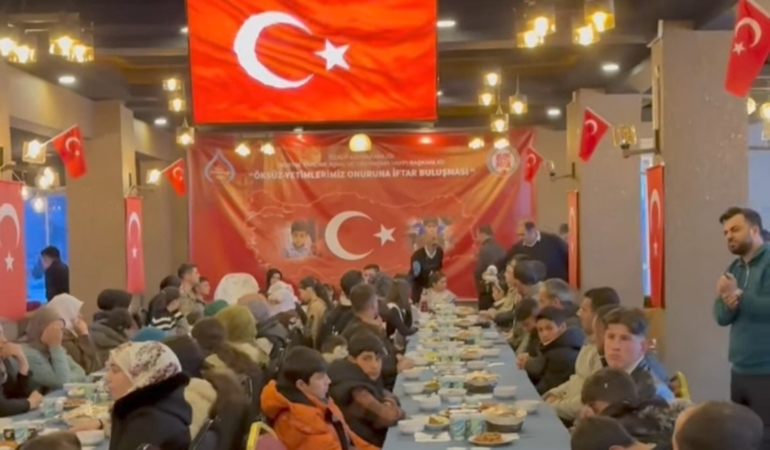 kaymakam-bulut-yetim-ve-oksuz-cocuklarla-iftarda-bulustu-Ay43C3YE.jpg
