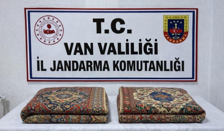 vanda-1-milyon-200-bin-tl-degerinde-gumruk-kacagi-2-adet-hali-ele-gecirildi-mq48uytO.jpg