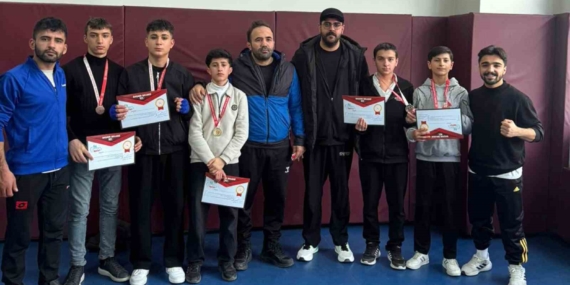 Çataklı öğrenciler Muay Thai İl Şampiyonası’nda derece elde etti