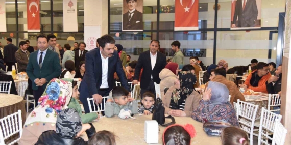 İpekyolu Kaymakamı Gilan vatandaşlarla iftar sofrasında buluştu