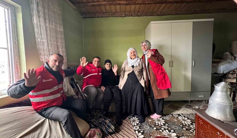 kizilay-muradiye-subesinden-yaslilara-ziyaret-2MGbsRTB.jpg