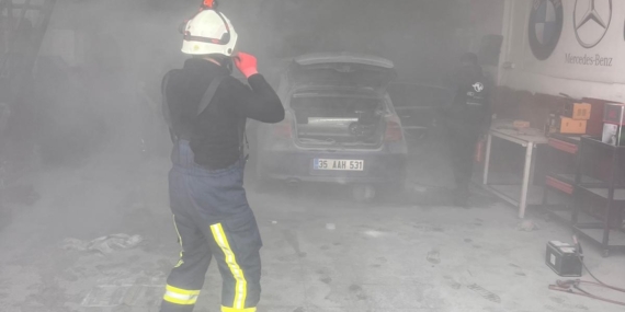 Van oto sanayisinde otomobil yangını