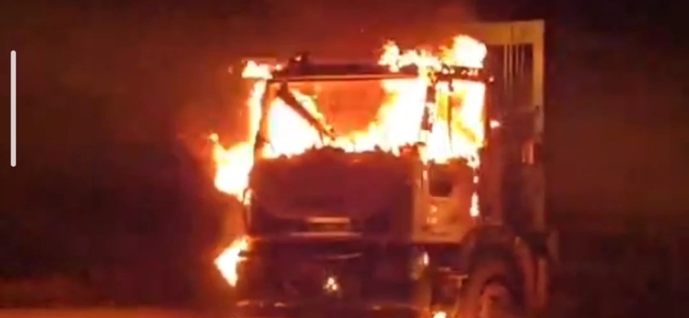 vanda-cop-kamyonu-alev-alev-yandi-lxlEBub9.jpg