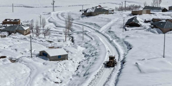 Van’da kardan dolayı kapanan 390 yoldan 355’i açıldı