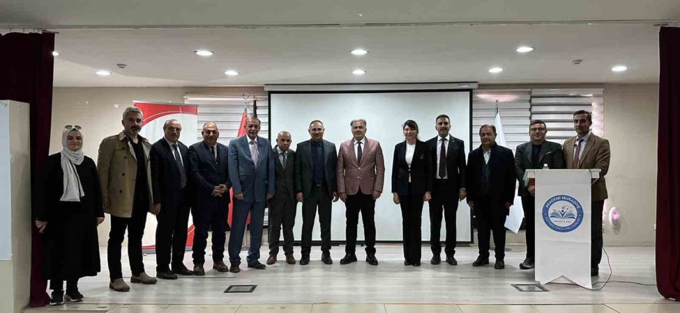 muradiyede-egitim-yonetiminde-liderlik-vizyon-ve-yonetim-semineri-duzenlendi-Tjqrhkr2.jpg